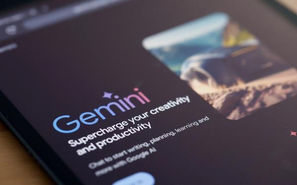 Apple будет платить Google $1 млрд в год за ИИ для Siri. Зачем это нужно