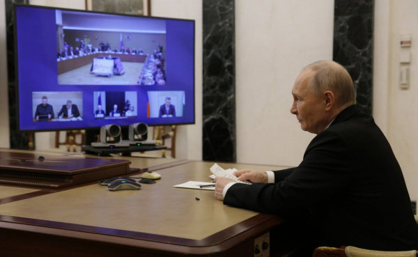 Путин выступил против бездумного использования ИИ