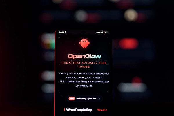 Что такое Moltbook: чем опасна странная соцсеть для ботов с ИИ