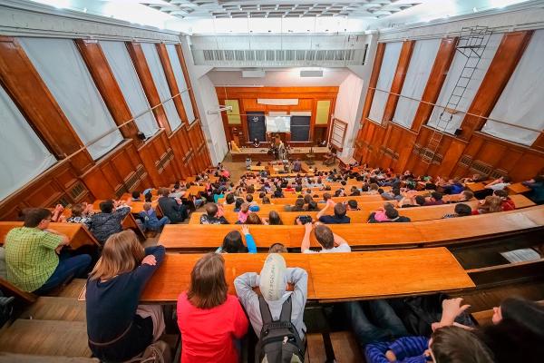 Первый вуз России отменил диплом из-за нейросетей. Узнали все о новшестве Первый вуз России отменил диплом из-за нейросетей. Узнали все о новшестве